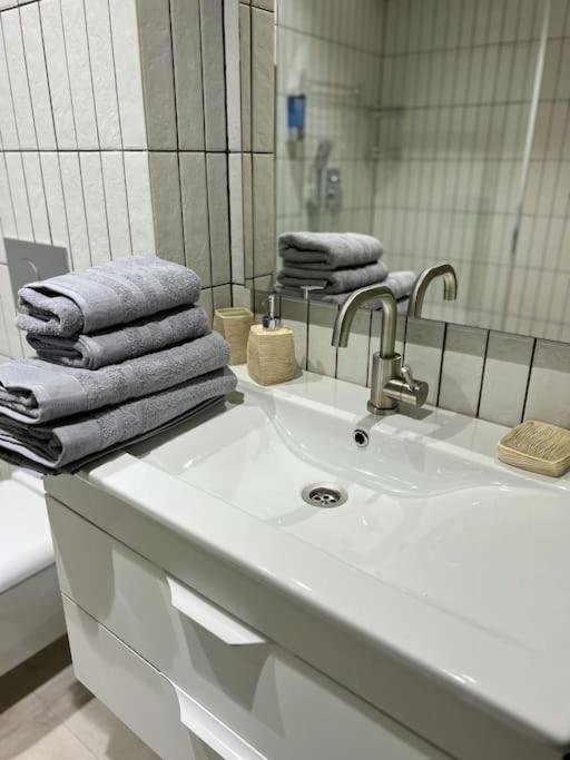 2 Bedroom On Ismail Corner Stefan Cel Mare, New Apartment, Chisinau Center! Esterno foto